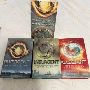 Divergent Series Book Set by Veronica Roth